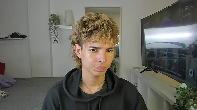 Snapshot of santy-kitty chatting on November 6, 2025, 1:31 am santy-kitty online show from November 6, 2025, 1:31 am