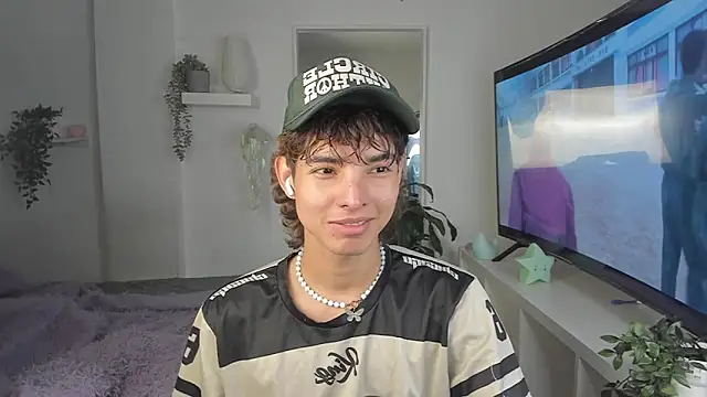 Snapshot of santy-kitty chatting on December 3, 2025, 3:40 am santy-kitty online show from December 3, 2025, 3:40 am