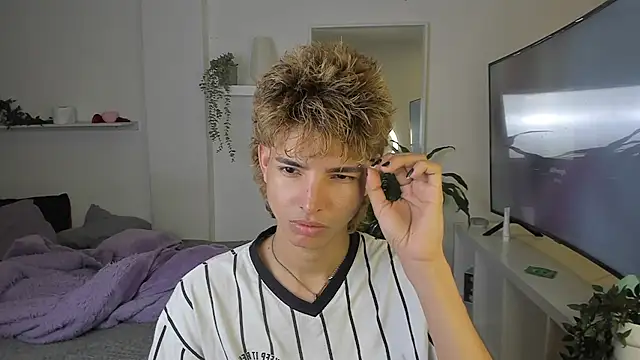 Snapshot of santy-kitty chatting on October 28, 2025, 1:17 am santy-kitty online show from October 28, 2025, 1:17 am