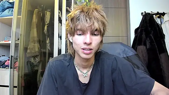 Snapshot of santy-kitty chatting on February 16, 2025, 7:26 am santy-kitty online show from February 16, 2025, 7:26 am