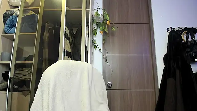 Snapshot of santy-kitty chatting on March 4, 2025, 5:53 am santy-kitty online show from March 4, 2025, 5:53 am