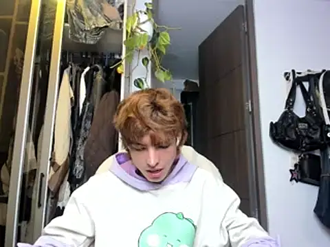 Snapshot of santy-kitty chatting on February 4, 2025, 1:23 am santy-kitty online show from February 4, 2025, 1:23 am