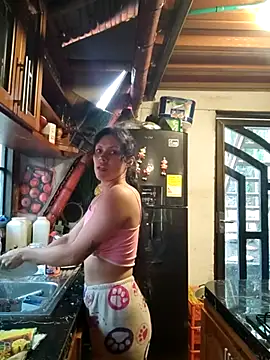 amazonafit  online show from November 28, 2025, 9:04 pm