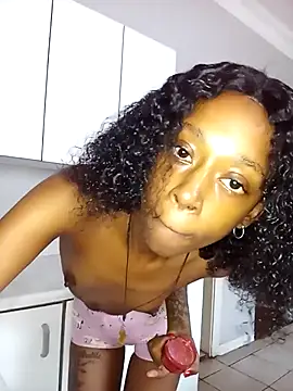 02Boitybaby online show from December 5, 2025, 8:02 am