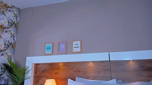 EmaBakker online show from March 18, 2026, 10:40 am