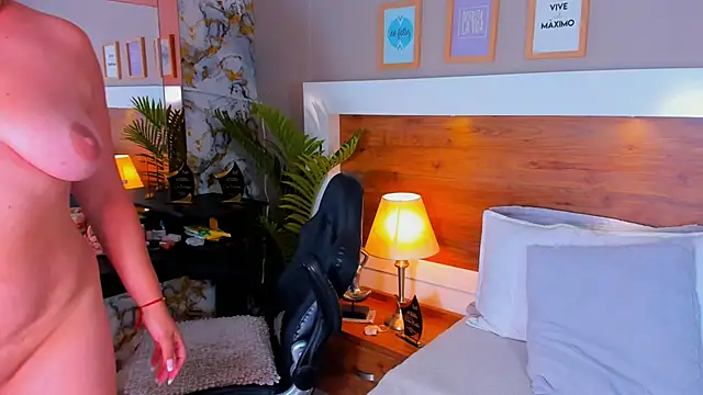 EmaBakker online show from March 26, 2026, 9:07 am