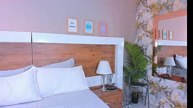 EmaBakker online show from April 15, 2026, 4:55 pm