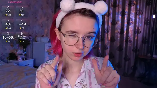 Nora Failure online show from October 2, 2025, 1:03 pm