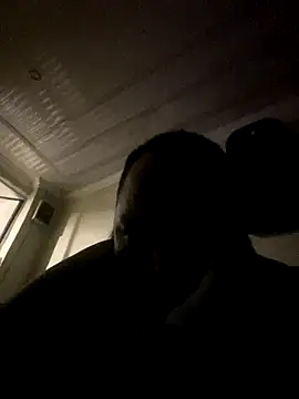 Snapshot of R32RLINE chatting on December 15, 2025, 10:26 pm R32RLINE online show from December 15, 2025, 10:26 pm