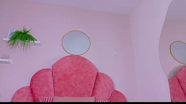 Snapshot of ParisFox_ chatting on February 24, 2026, 7:37 pm ParisFox online show from February 24, 2026, 7:37 pm