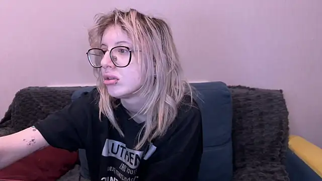 Snapshot of moundliicht1 chatting on October 29, 2025, 8:30 pm moundliicht1 online show from October 29, 2025, 8:30 pm