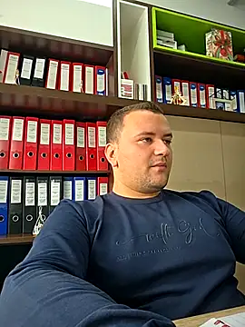 Snapshot of KarlosCarutox chatting on December 2, 2025, 11:45 am KarlosCarutox online show from December 2, 2025, 11:45 am