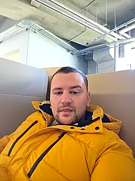 Snapshot of KarlosCarutox chatting on December 15, 2025, 9:15 am KarlosCarutox online show from December 15, 2025, 9:15 am