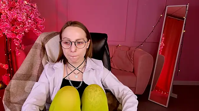 Snapshot of AphexQueen chatting on March 10, 2025, 3:20 pm AphexQueen online show from March 10, 2025, 3:20 pm