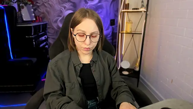 Snapshot of AphexQueen chatting on February 27, 2025, 9:07 am AphexQueen online show from February 27, 2025, 9:07 am