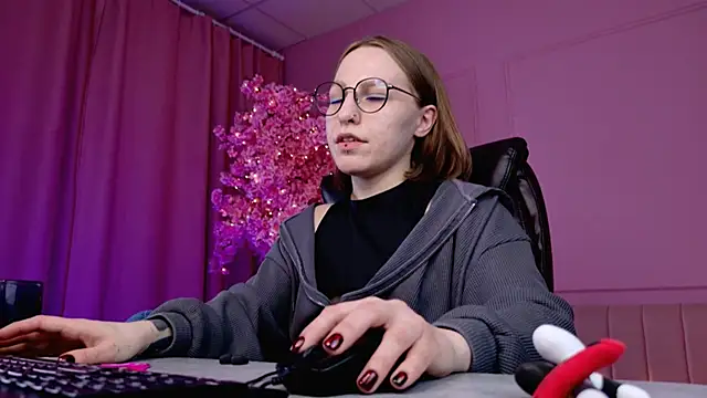 Snapshot of AphexQueen chatting on February 28, 2025, 7:14 pm AphexQueen online show from February 28, 2025, 7:14 pm