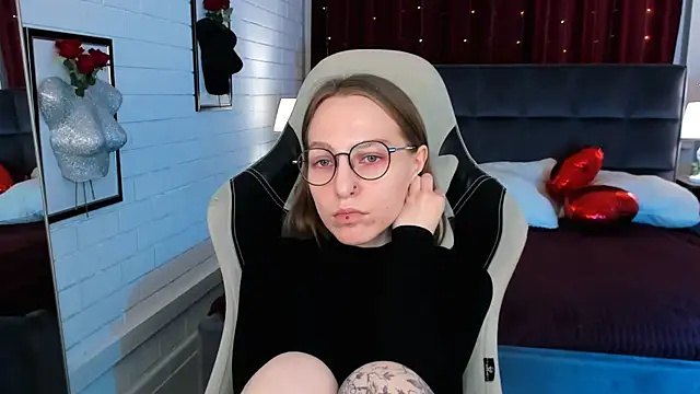 Snapshot of AphexQueen chatting on March 20, 2025, 12:22 pm AphexQueen online show from March 20, 2025, 12:22 pm