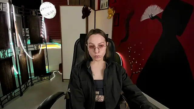 Snapshot of AphexQueen chatting on March 8, 2025, 1:03 pm AphexQueen online show from March 8, 2025, 1:03 pm