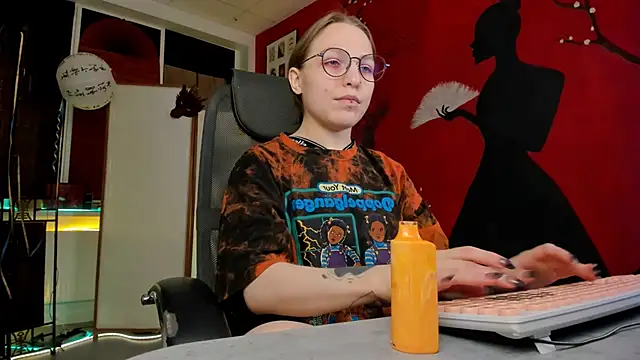 Snapshot of AphexQueen chatting on February 18, 2025, 3:31 pm AphexQueen online show from February 18, 2025, 3:31 pm