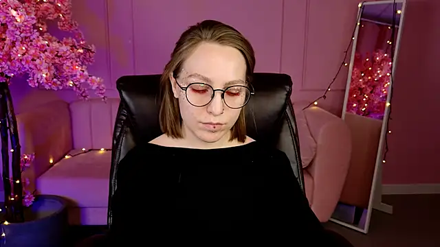 Snapshot of AphexQueen chatting on March 7, 2025, 4:22 pm AphexQueen online show from March 7, 2025, 4:22 pm