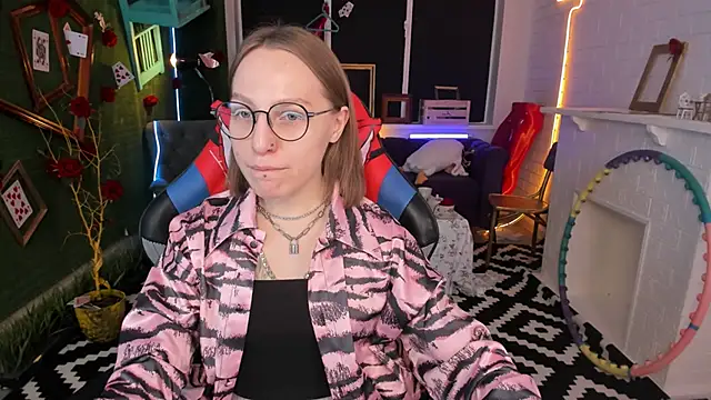 Snapshot of AphexQueen chatting on February 26, 2025, 1:11 pm AphexQueen online show from February 26, 2025, 1:11 pm