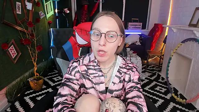 Snapshot of AphexQueen chatting on February 26, 2025, 4:16 pm AphexQueen online show from February 26, 2025, 4:16 pm