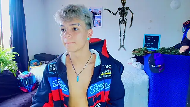 Snapshot of twink_sebas_ chatting on November 14, 2025, 2:21 pm twink sebas online show from November 14, 2025, 2:21 pm