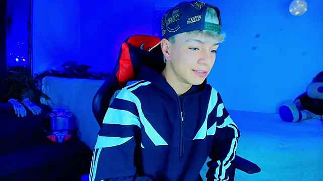 Snapshot of twink_sebas_ chatting on November 18, 2025, 3:32 am twink sebas online show from November 18, 2025, 3:32 am