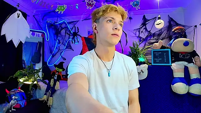 Snapshot of twink_sebas_ chatting on October 27, 2025, 4:35 am twink sebas online show from October 27, 2025, 4:35 am