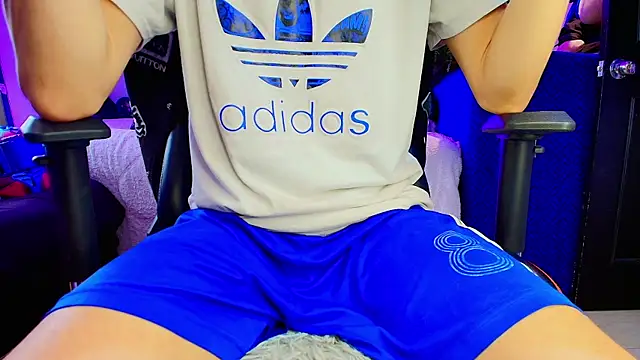 Snapshot of twink_sebas_ chatting on November 11, 2025, 10:04 pm twink sebas online show from November 11, 2025, 10:04 pm