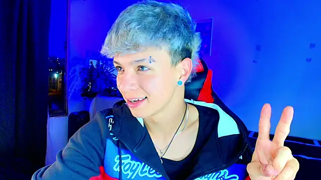twink sebas  online show from December 18, 2025, 1:15 pm