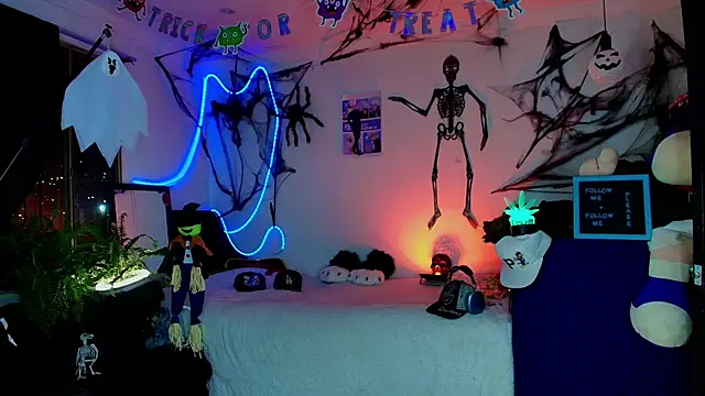 Snapshot of twink_sebas_ chatting on October 30, 2025, 4:44 am twink sebas online show from October 30, 2025, 4:44 am