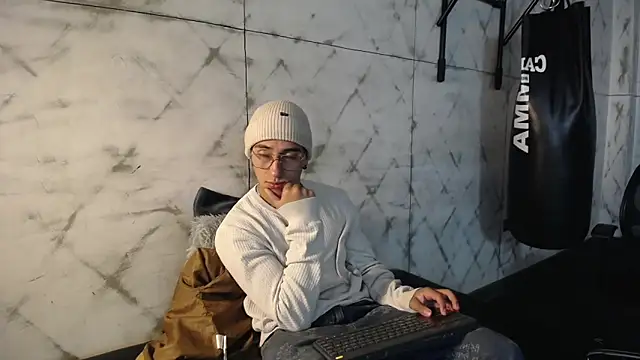 Snapshot of Andy_Joy_ chatting on March 2, 2026, 12:01 pm Andy Joy online show from March 2, 2026, 12:01 pm