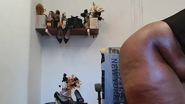 Snapshot of xTALLSEXYBUMx chatting on November 1, 2025, 4:30 am xTALLSEXYBUMx online show from November 1, 2025, 4:30 am