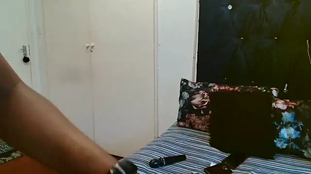 Snapshot of xTALLSEXYBUMx chatting on November 7, 2025, 4:28 am xTALLSEXYBUMx online show from November 7, 2025, 4:28 am