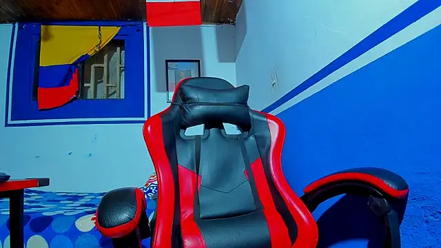 Snapshot of maxowens_oficial chatting on February 22, 2026, 7:48 pm maxowens oficial online show from February 22, 2026, 7:48 pm