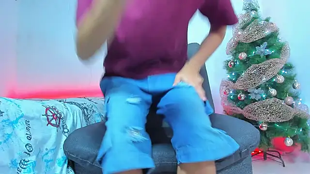 Snapshot of maxowens_oficial chatting on December 15, 2024, 11:20 pm maxowens oficial online show from December 15, 2024, 11:20 pm