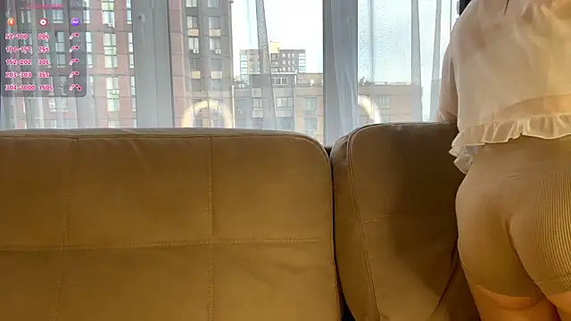 Snapshot of LindaFarmer chatting on November 4, 2025, 4:05 am LindaFarmer online show from November 4, 2025, 4:05 am