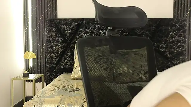 Snapshot of Emy_leon chatting on November 24, 2025, 7:58 pm Emy leon online show from November 24, 2025, 7:58 pm