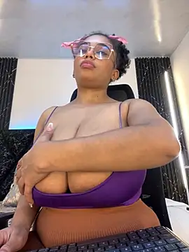 Snapshot of Emy_leon chatting on November 23, 2025, 7:02 pm Emy leon online show from November 23, 2025, 7:02 pm