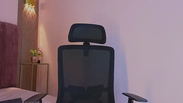 Snapshot of Emy_leon chatting on November 11, 2025, 7:08 pm Emy leon online show from November 11, 2025, 7:08 pm