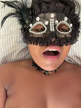 Snapshot of Bella_Luna18 chatting on November 23, 2025, 8:41 pm Bella Luna18 online show from November 23, 2025, 8:41 pm