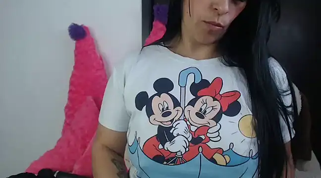 Emma  W online show from February 14, 2025, 6:51 pm