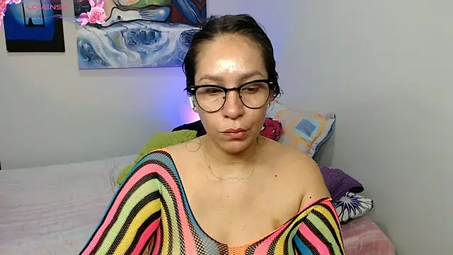 Snapshot of naihroby chatting on November 18, 2025, 3:32 am naihroby online show from November 18, 2025, 3:32 am