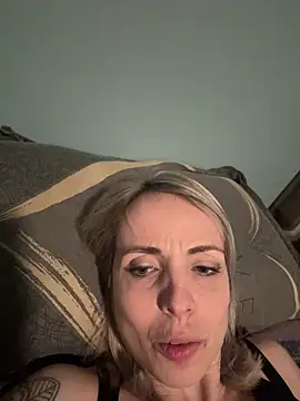 Snapshot of Annelibre chatting on February 18, 2025, 10:14 pm Annelibre online show from February 18, 2025, 10:14 pm