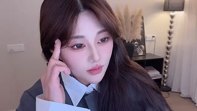 Strawberrybabyy1 online show from November 19, 2025, 1:33 pm