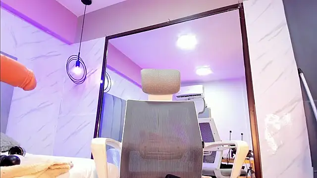 Snapshot of alhana_miller chatting on February 21, 2025, 7:54 pm alhana miller online show from February 21, 2025, 7:54 pm