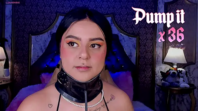 SoffiQueen online show from February 28, 2026, 2:06 pm