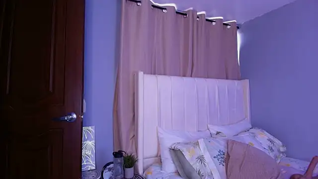 Shenoa1 online show from November 5, 2025, 2:09 pm