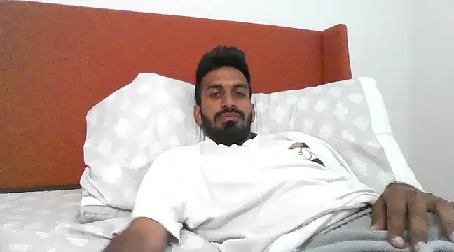 Snapshot of skinny__boy__ chatting on February 19, 2025, 7:37 pm skinny boy online show from February 19, 2025, 7:37 pm